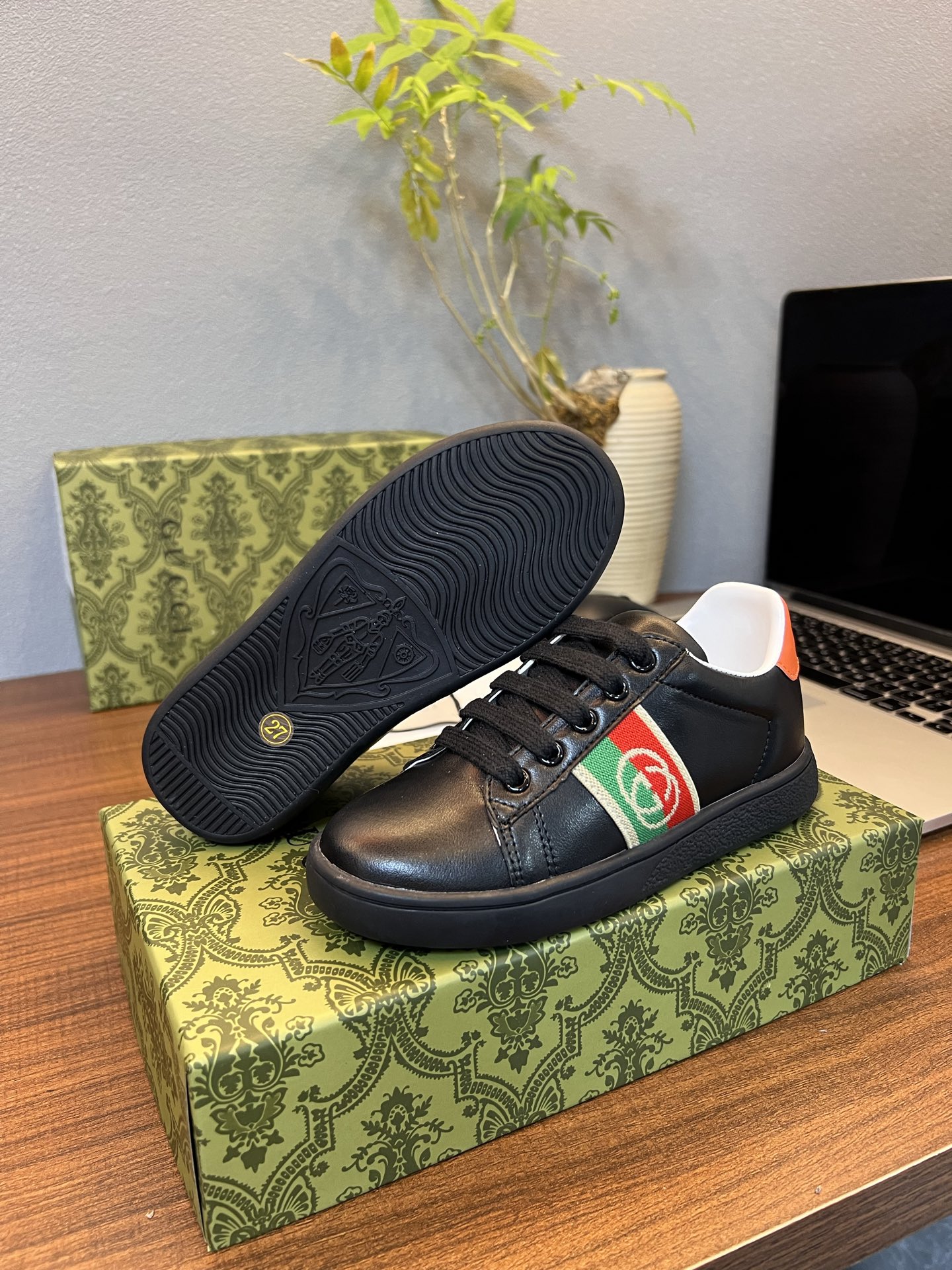 Children's shoes child